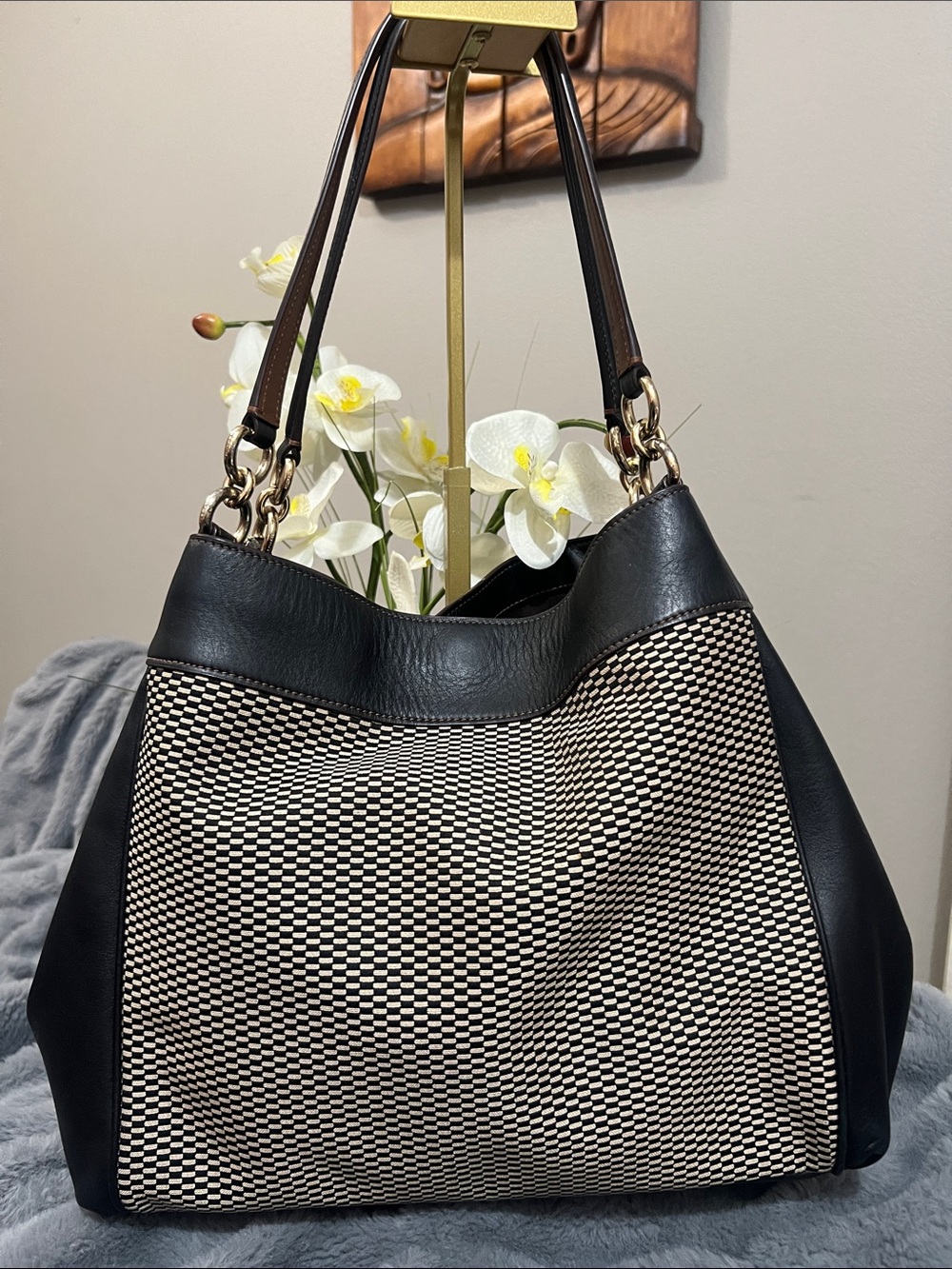 Coach Lexy Black & Tan Shoulder Bag EUC retail $349 - Picture 3 of 11